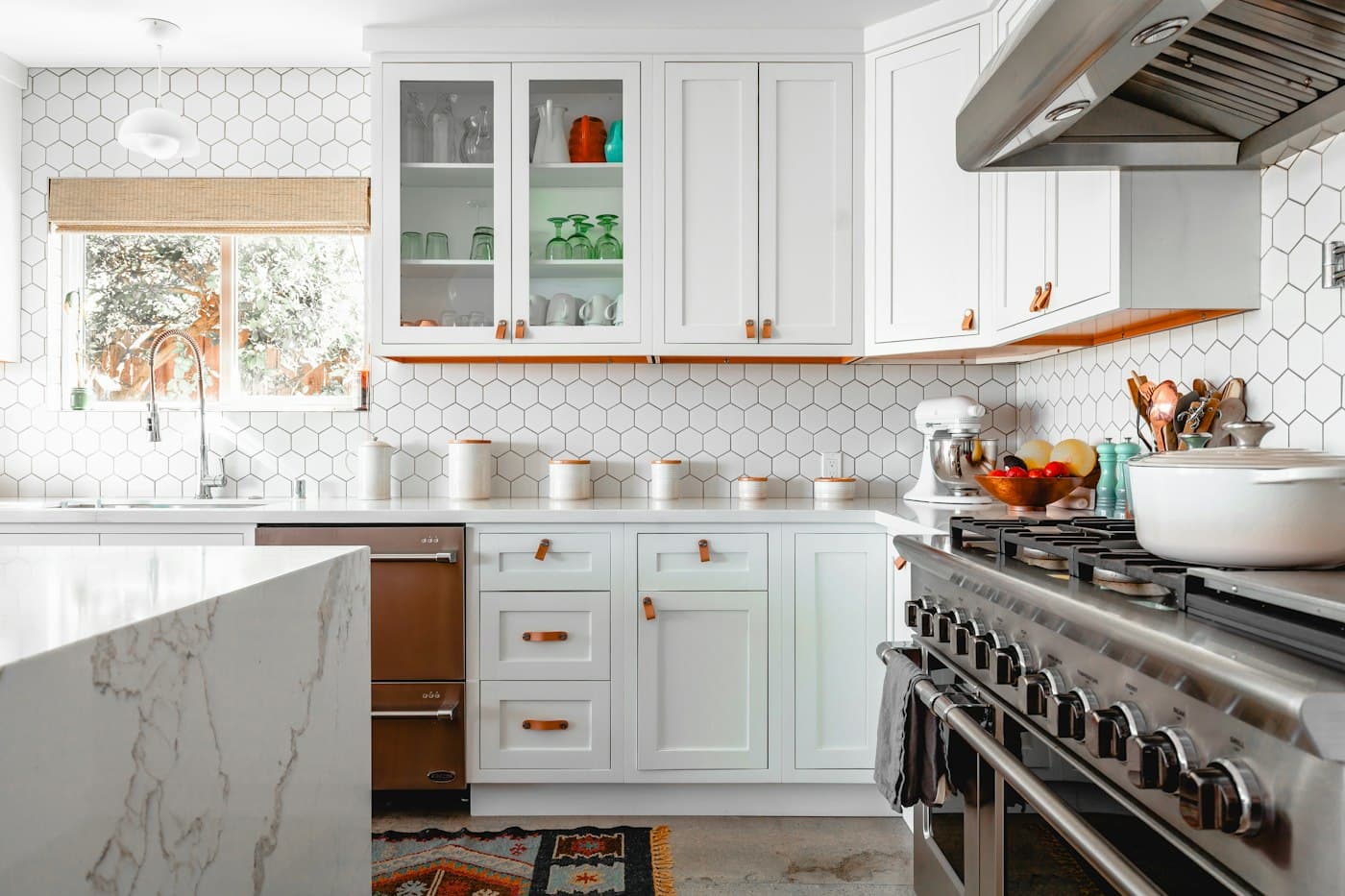 Kitchen & Dining